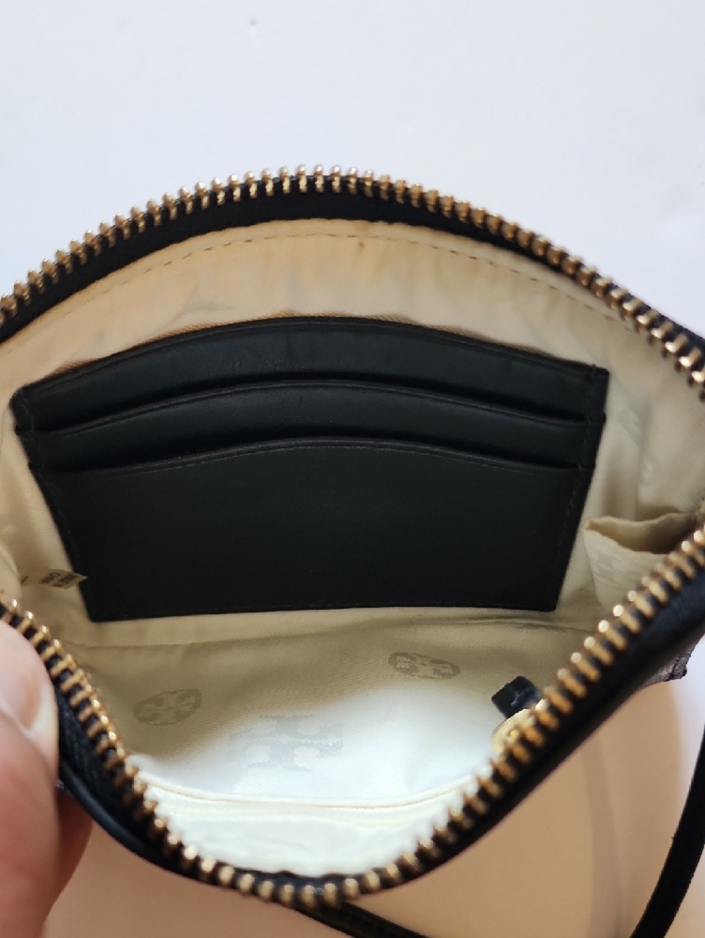 Tory Burch Robinson Ferrara  Lace Zip-Around  Wristlet.  6×4 - Picture 7 of 13